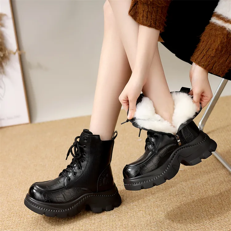 2025超火冬季羊毛靴女马丁靴厚底轻便防滑东北加厚保暖大棉雪地靴