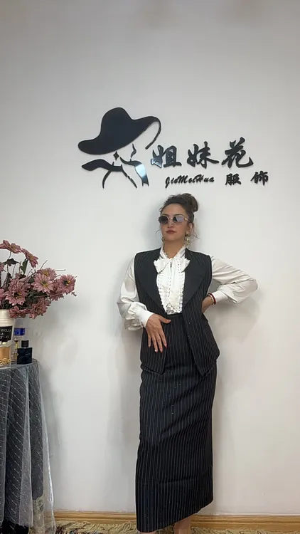 带钻时尚马甲两件套装显瘦显高气质款条纹马甲半裙两件套