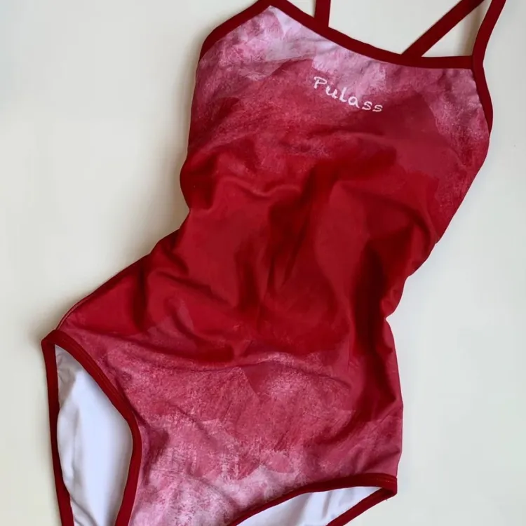 冰川红连体专业竞速游泳衣2025新款游泳馆专用带胸垫大包臀超显白