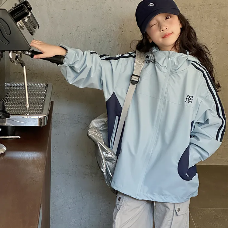 女童秋装冲锋衣外套春秋户外休闲百搭防水防风连帽潮流运动风开衫