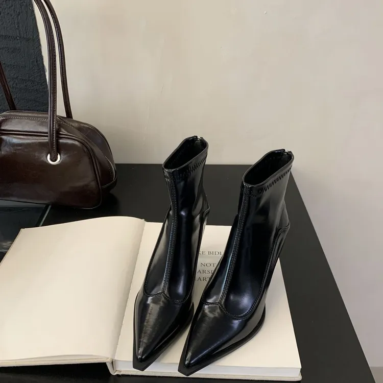 2025秋冬新款欧美范尖头细跟加绒短靴女流光风棕色高跟显瘦中筒靴