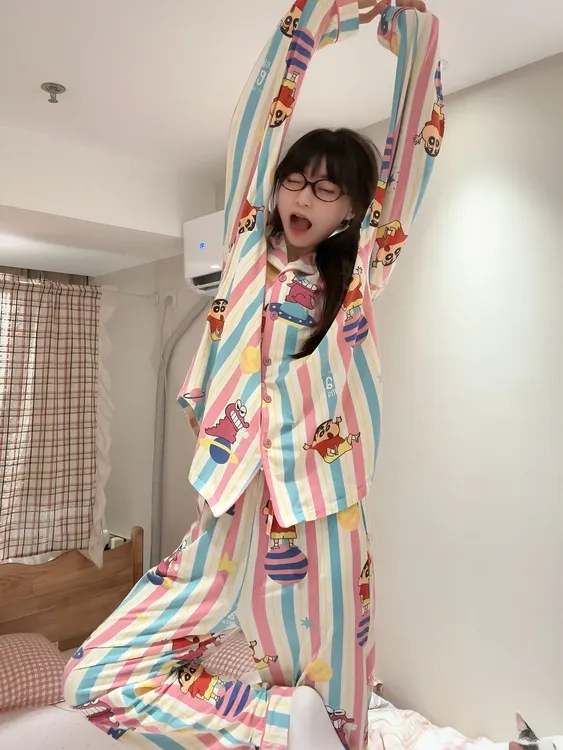 多巴胺蜡笔小新春秋季新款长袖长裤女款可外穿家居服套装