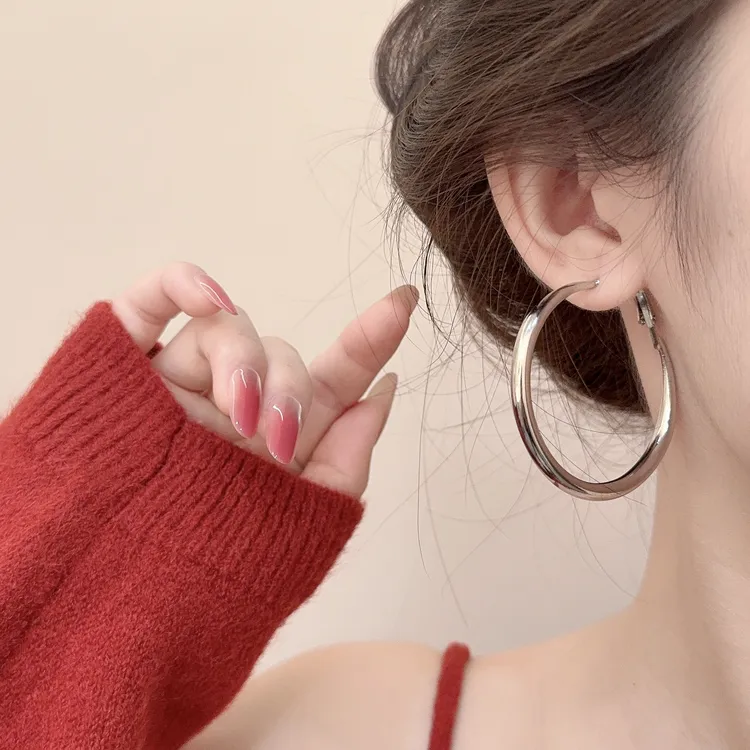 合金耳饰 素圈耳环气质耳圈扁圈金属冷淡风高级感大圈秋冬耳环