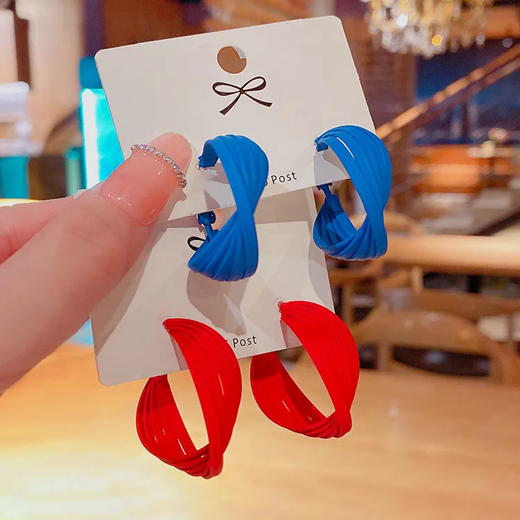 合金耳饰 925银针韩国新款克莱因蓝耳环女ins潮高级设计感扭曲圆