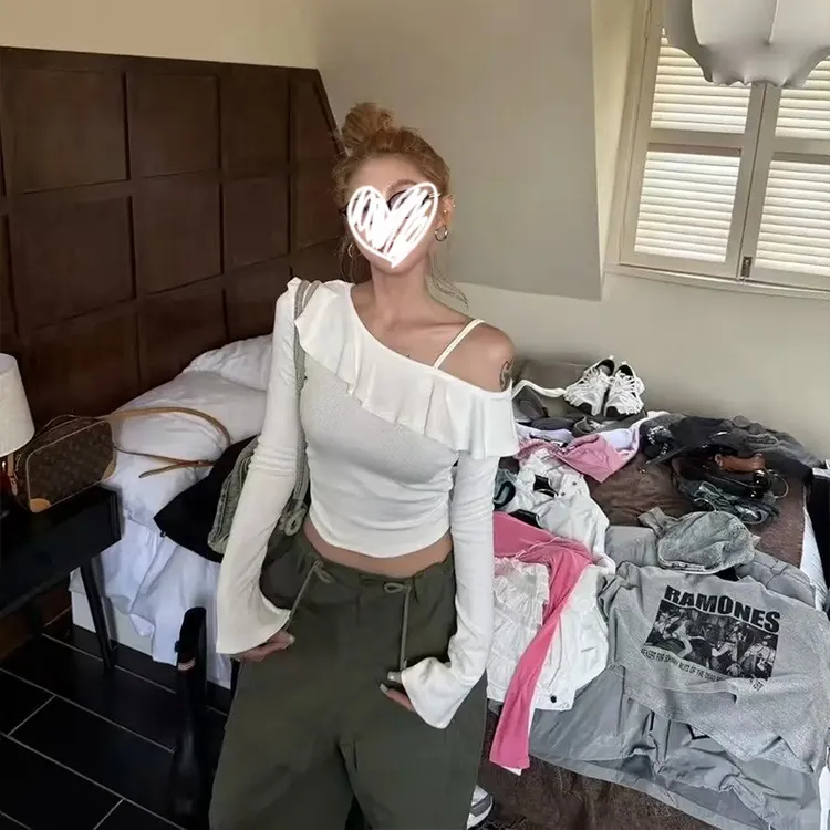 网红洋气炸街荷叶边吊带长袖T恤女装秋季修身显瘦打底衫内搭上衣