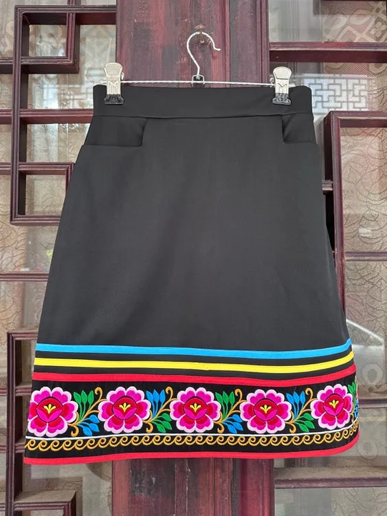 新款云南楚雄彝族牟定左脚舞包臀裙短裙舞蹈演出服装