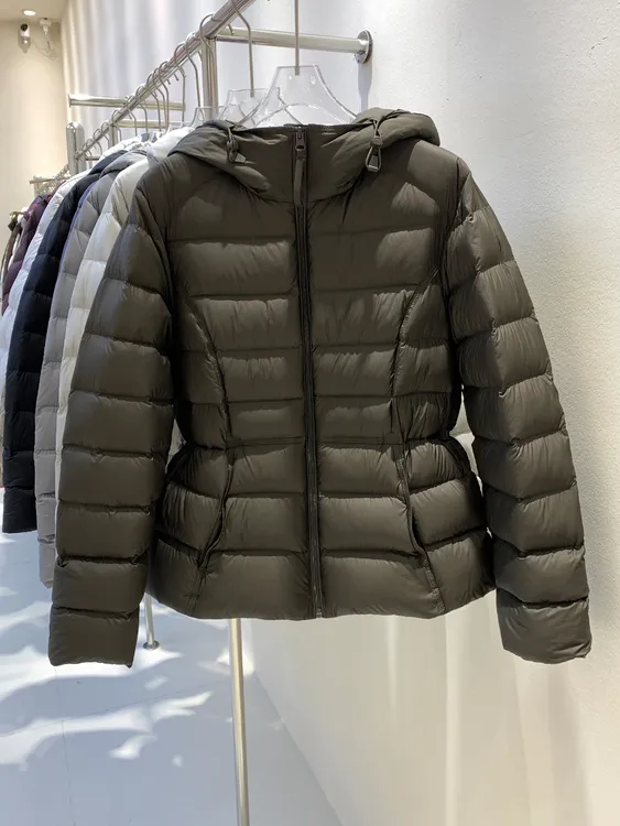 保暖排骨弧线显瘦收腰羽绒服女2025年冬款韩系简约90白鸭绒连帽袄