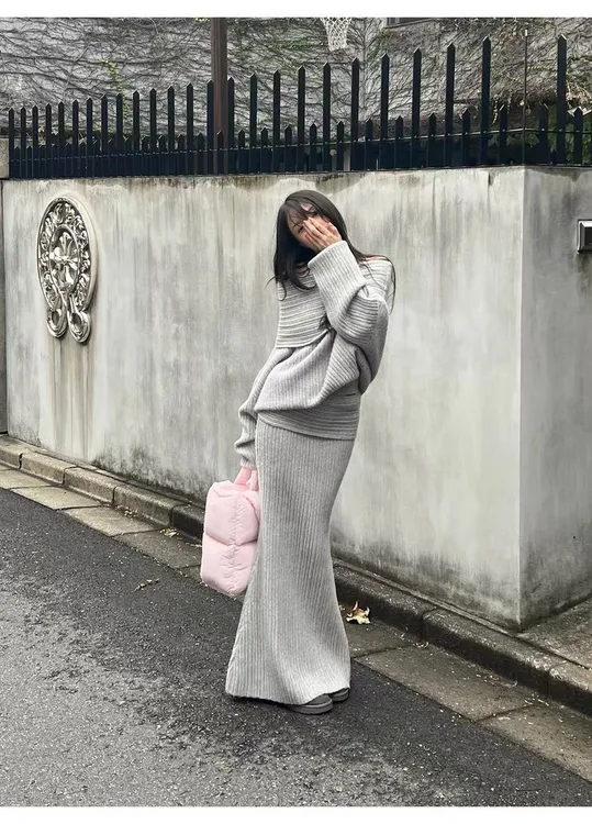 秋冬时尚浣熊绒性感一字领毛衣翻边包臀半身裙女套装