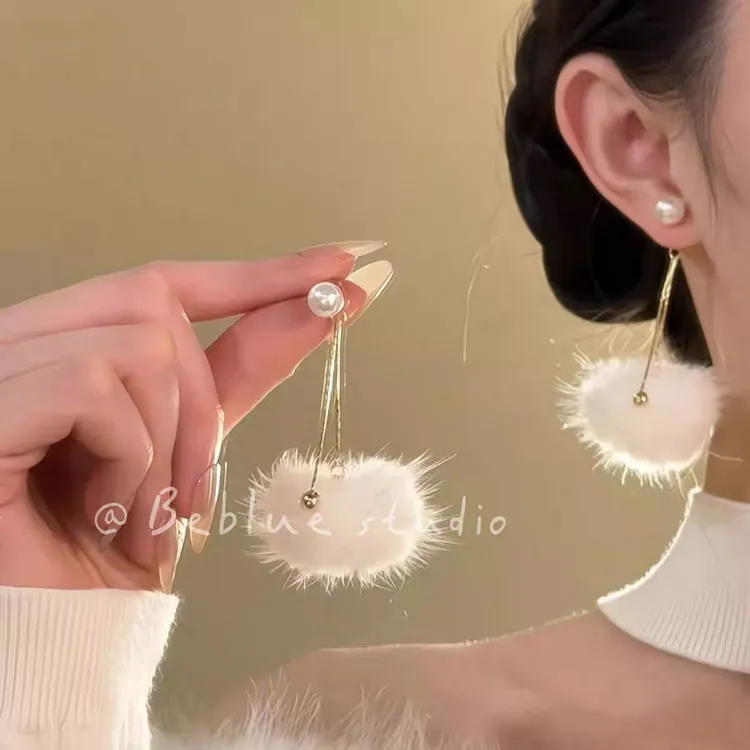 铜合金无非金属耳饰 超仙珍珠流苏白色毛绒耳环女秋冬耳饰耳钉
