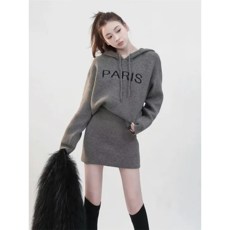 一整套入秋穿搭小香风套装2025新款初秋减龄宽松连帽毛衣两件套裙