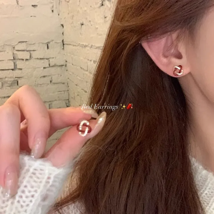 铜合金耳饰 2026年红色环绕同心结耳钉女百搭耳环2024新款爆款潮