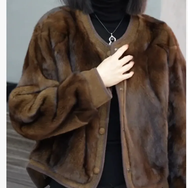 时尚短款拼接外套短款开衫扣子穿搭时尚百搭气质上衣