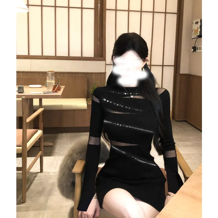 娇柔身段 烫钻长袖针织连衣裙女秋冬性感包臀裙修身镂空纯欲裙子