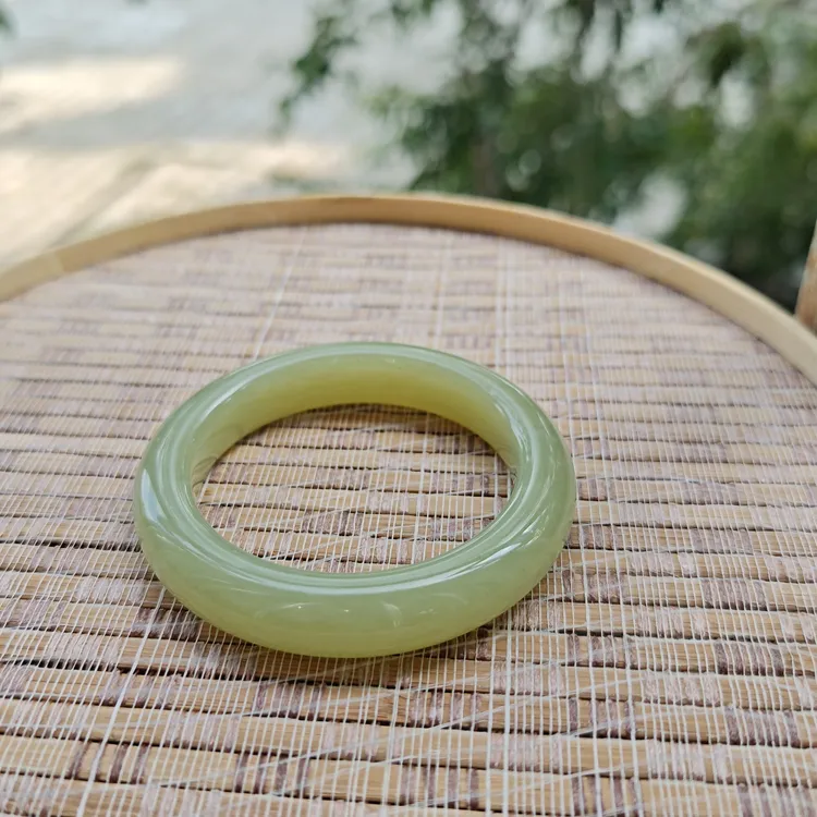 柔绿｜新疆和田黄玉黄口料手镯56.8mm圈油性好局部微棉