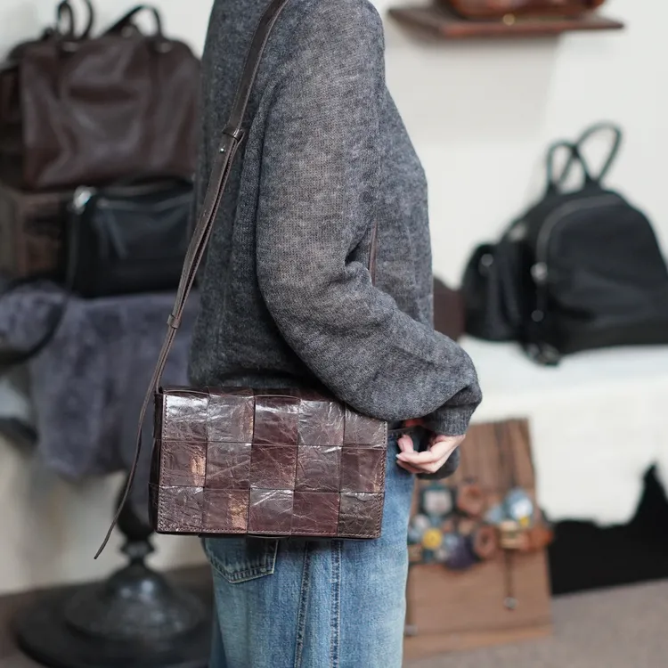 [冰语]2025春夏百搭新品简约手工编织复古真皮单肩斜挎包-250311