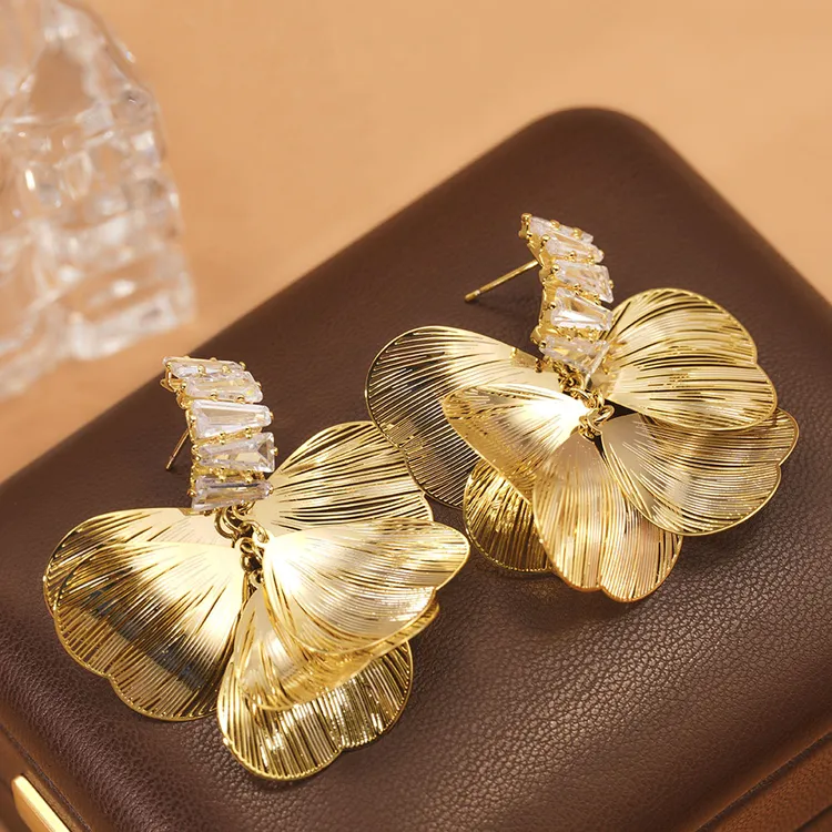 铜合金合成锆石耳饰 金色拉丝花瓣耳环女轻奢高级感耳钉新款2025