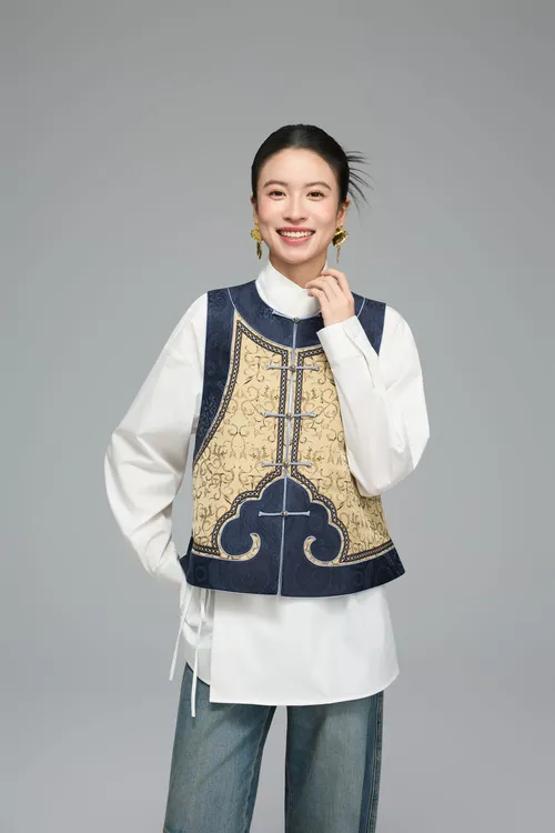 初见十三娘『夔(kui)龙黄』国风宋锦马甲中式百搭简约早秋穿搭日常