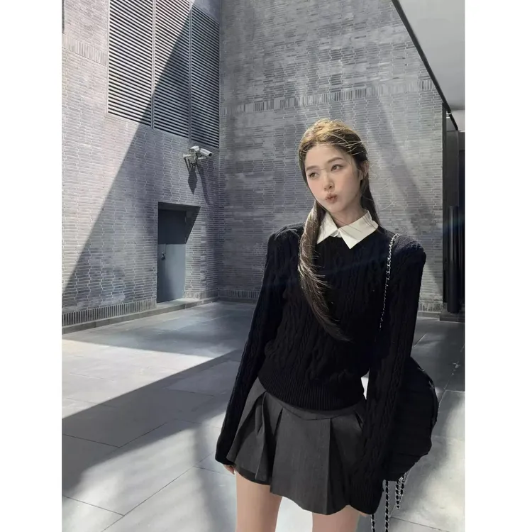 2025新款早秋复古学院风假两件绞花毛衣女高级感正肩针织衫上衣潮