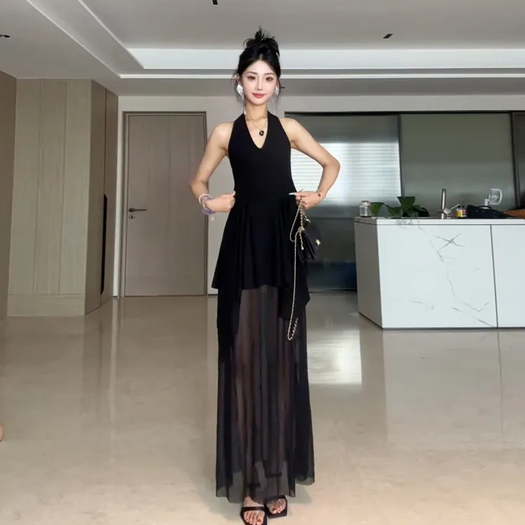 法式黑色v领挂脖露背性感子女夏季2025新款不规则掐腰拼接长裙