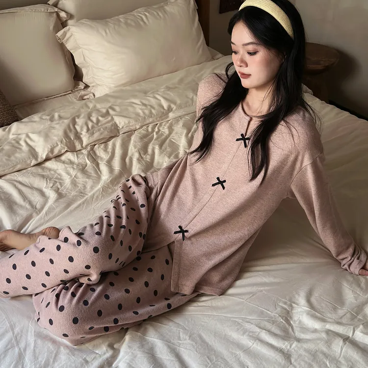 及好日系睡衣女春秋款薄绒长袖家居服秋冬款德绒可外穿波点裤套装