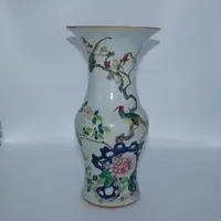 LOT 08 清代 雍正粉彩洞石花鸟纹花觚