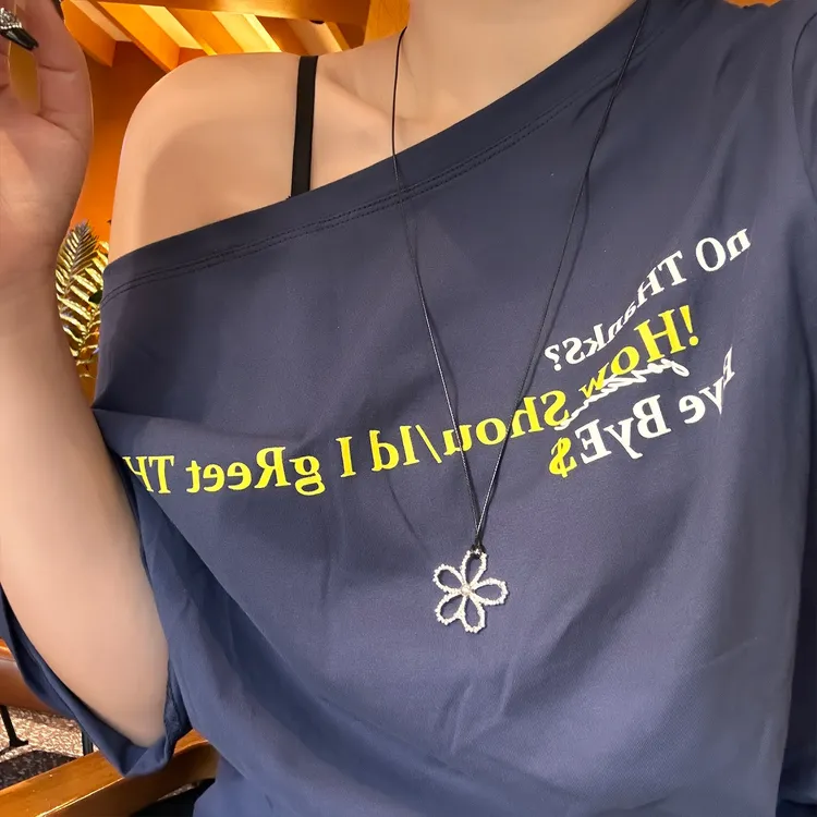 oushipei/欧诗佩 铜合金皮质项链 金属花朵项链黑色皮绳锁骨链女