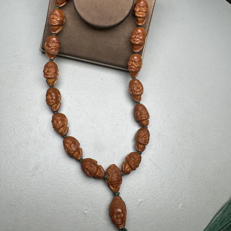 橄榄核雕 1.4铁核老料十八罗汉拜如来