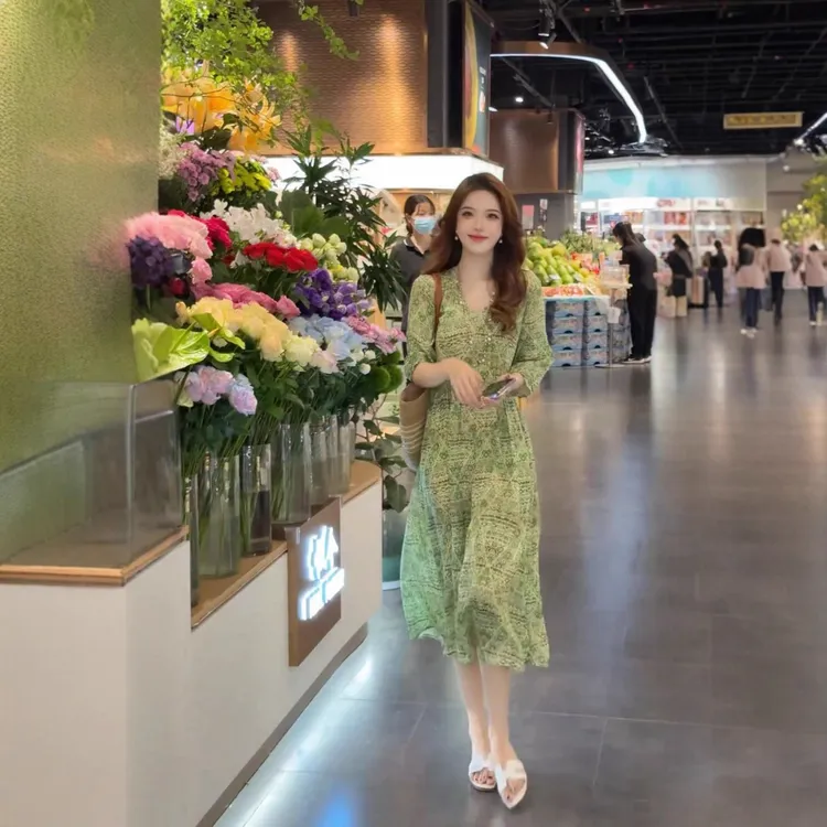 nwy8395法式慵懒风绿色碎花连衣裙女2025夏季新款气质优雅中长裙
