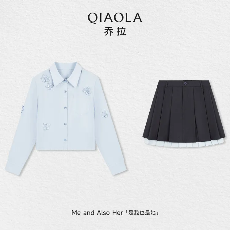 QIAOLA/乔拉【晨间微风】春季立体手工钉花贴袋正肩衬衫A字百褶短裙商品图