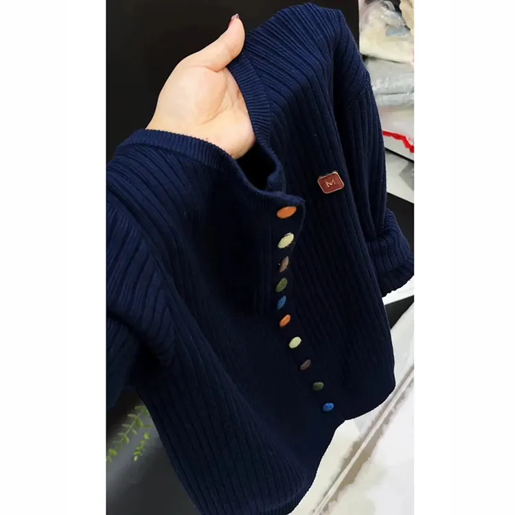 大码胖mm彩色纽扣设计感针织衫女2025秋季遮肉韩系单排扣打底上衣