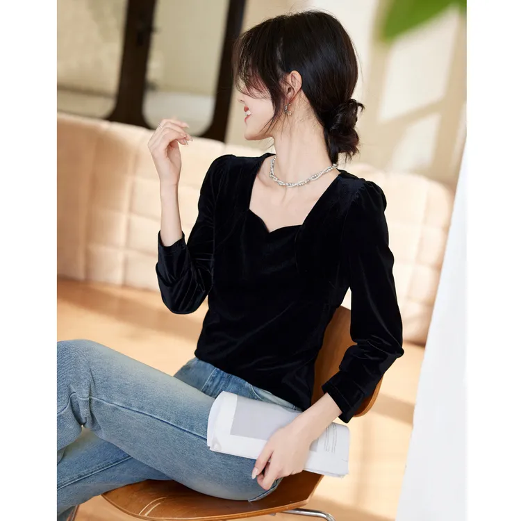 尚静法式赫本风丝绒上衣2025秋季新款时尚气质优雅方领长袖打底衫