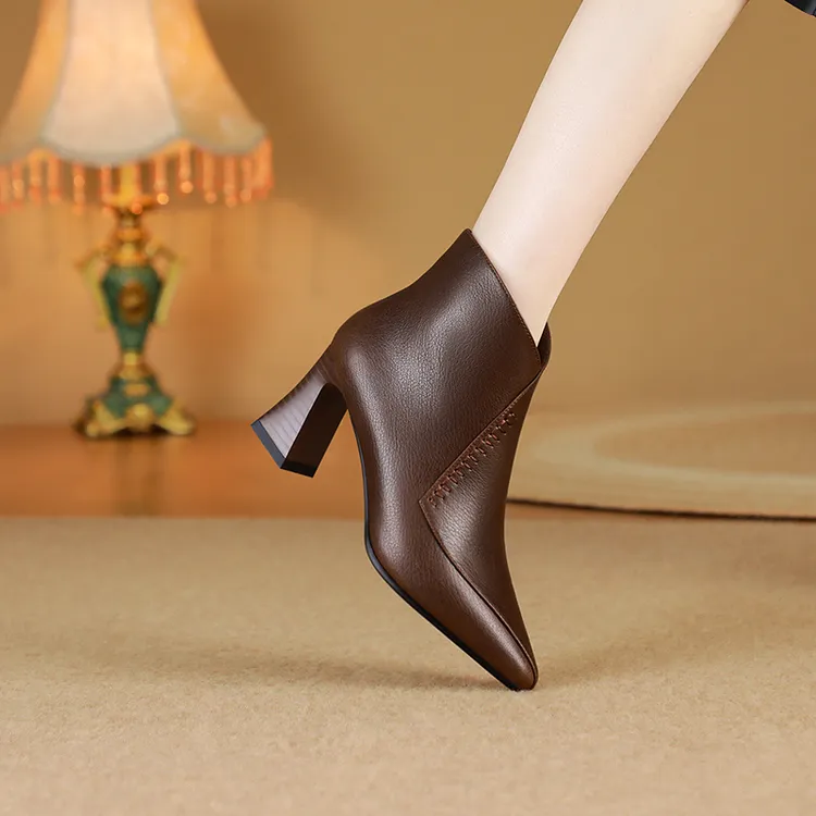 WL新款牛皮8801尖头粗跟34-42秋冬粗跟软底软面踝靴舒适短靴女靴