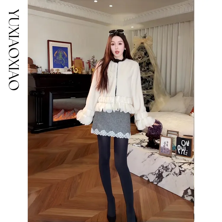 余潇潇【雪国之约】下摆袖口荷叶边圆领外套配可拆卸珍珠蝴蝶结胸针