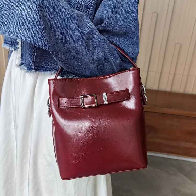 订婚包包简约水桶包休闲红色韩版小众设计时尚百搭手提斜挎包气质