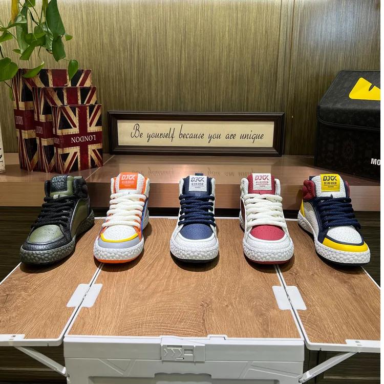 冬季厚底拼色极简风素面休闲风高帮休闲鞋板鞋运动休闲鞋冬季男鞋