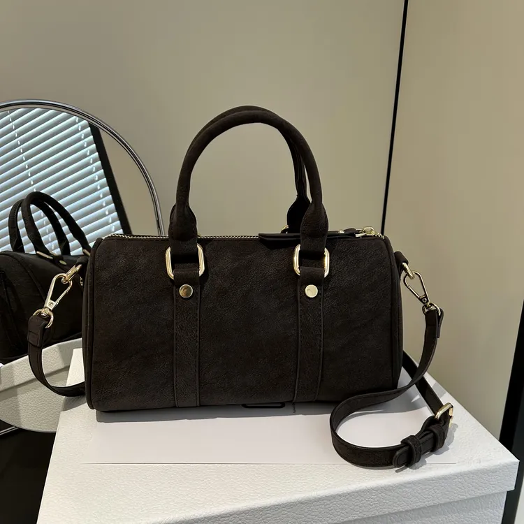 2025新款时尚波士顿包真皮枕头包女士斜挎包简约百搭手提包单肩包