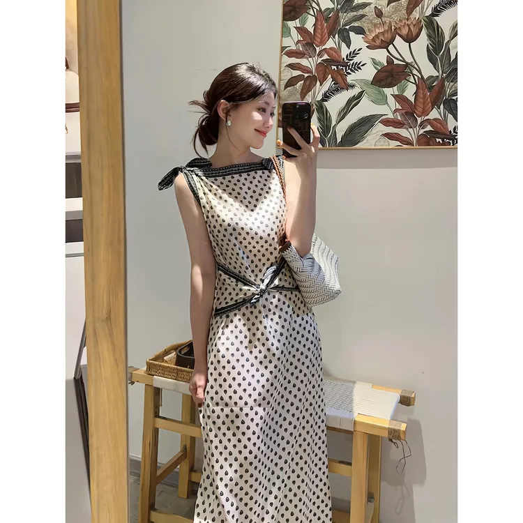 法式气质一字领波点连衣裙女夏2025丝巾系带设计感收腰白色长裙子
