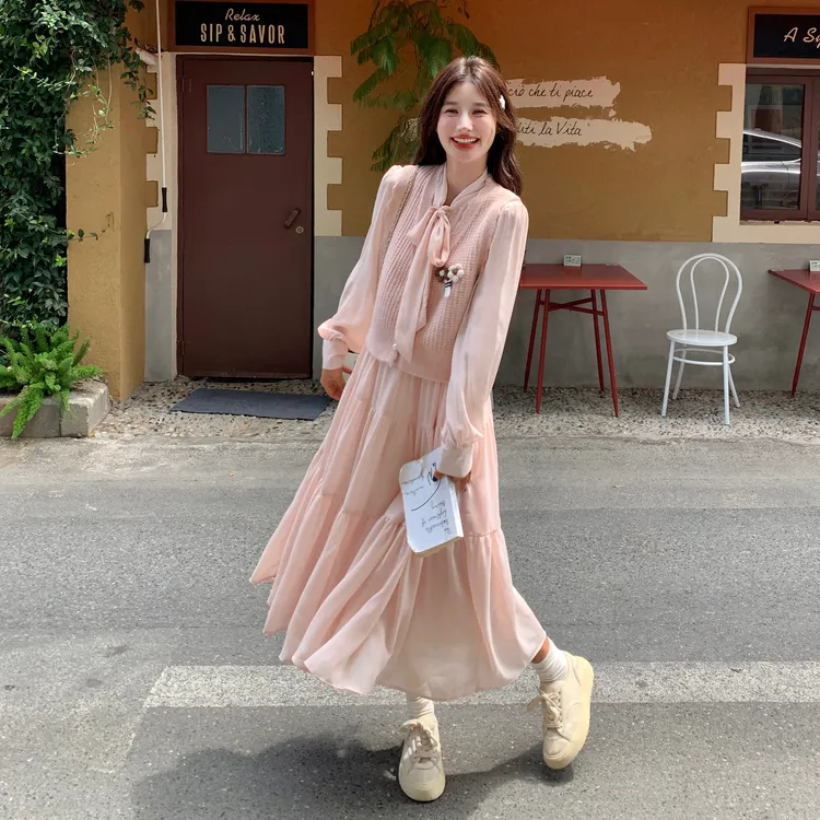 粉色减龄温柔风穿搭套装女2025秋季新款流行针织马甲连衣裙两件套