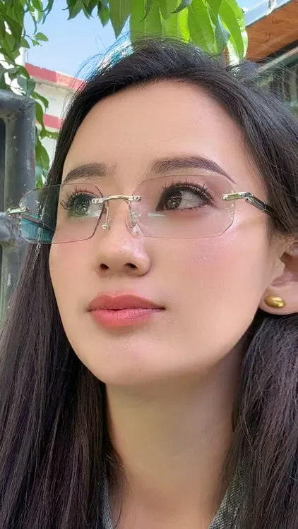 网红林芝卓玛变色眼镜