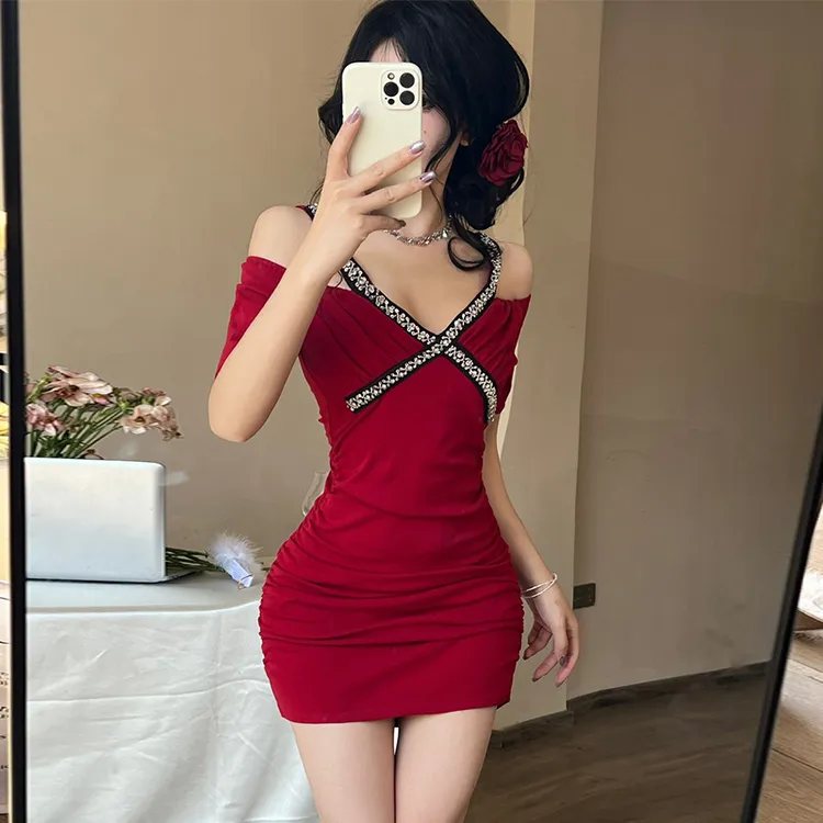 低胸V领镶钻露肩吊带礼服性感连衣裙女气质收腰显瘦夜场上班衣服
