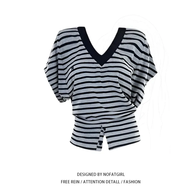 大码胖MM韩系条纹v领休闲松弛感短袖T恤女夏季显瘦百搭收腰上衣潮
