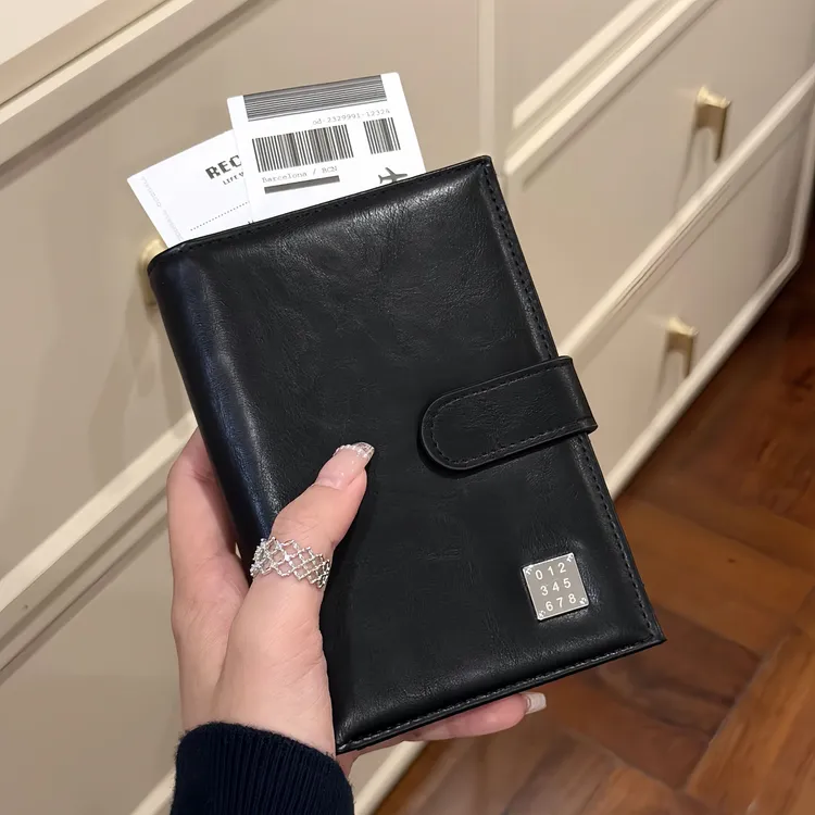 韩国简约轻奢油皮质金属护照夹钱包卡包一体旅行证件包RFID防盗刷