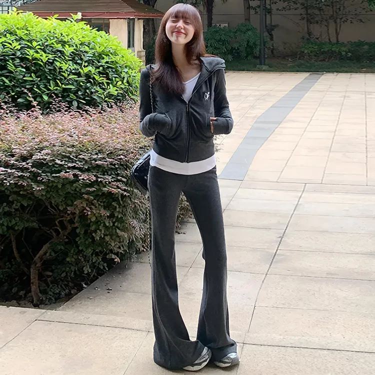 休闲运动风卫衣套装女秋季修身连帽开衫外套高腰微喇裤吊带三件套