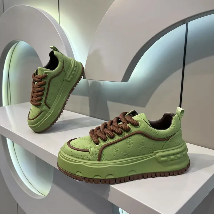 男鞋2025春季新款时尚纯色百搭休闲板鞋厚底舒适轻便低帮男生潮鞋