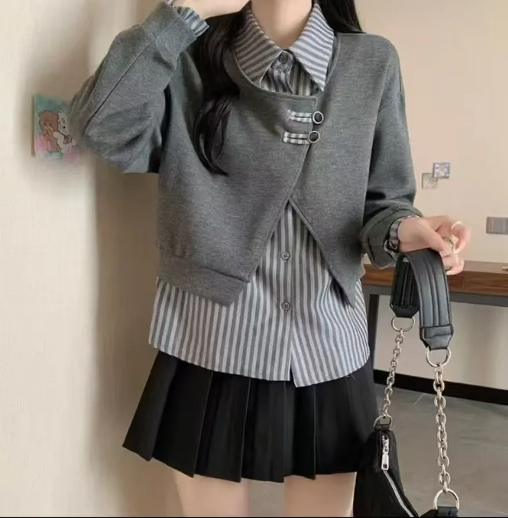 2025年秋冬季新款设计感假两件卫衣女显瘦POLO领长袖上衣