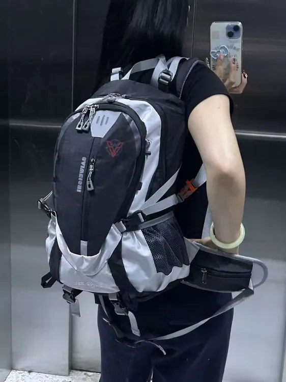 25升悬浮背板登山包多功能休闲徒步旅行背包男女户外骑行双肩包