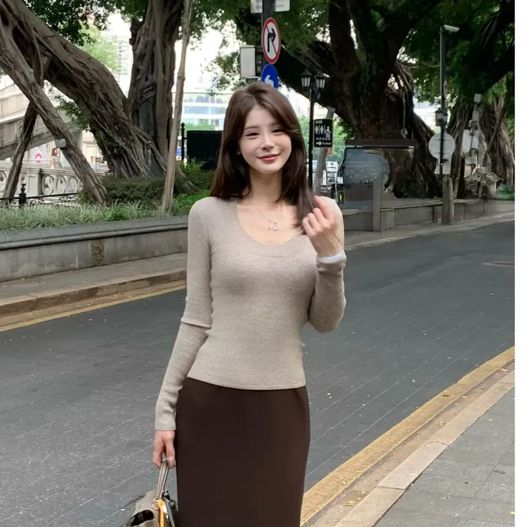 2025秋冬毛衣女U领通勤内搭打底高级感毛衣修身显瘦套头针织上衣