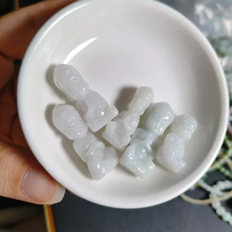 天然翡翠A货宝宝佛挂坠多样性发其一