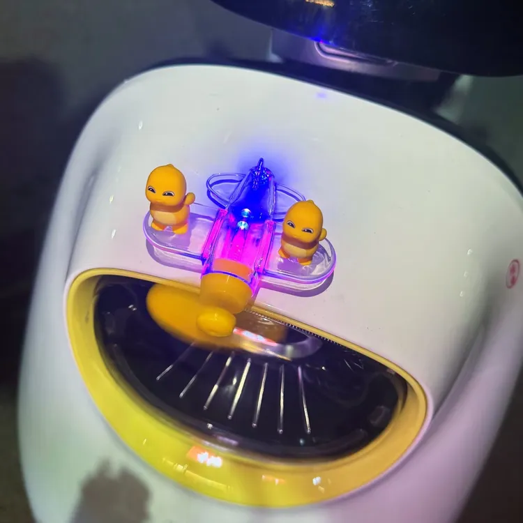 电动车装饰发光小飞机摆件可爱卡通奶龙摩托车电瓶车风能旋转亮灯
