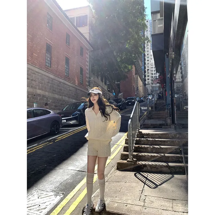 韩系气质慵懒风简约麻花翻领长袖针织上衣高腰百搭休闲短裤两件套